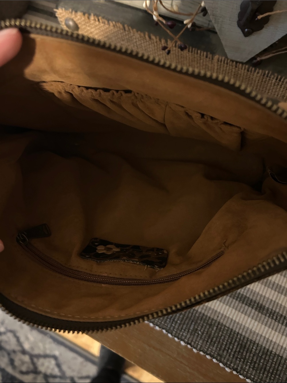 Patricia Nash Floral Crossbody in Brown and Tan - Picture 5 of 9
